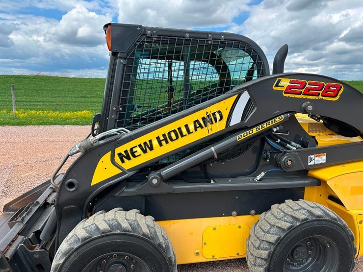 2018-new-holland-l228-image-11