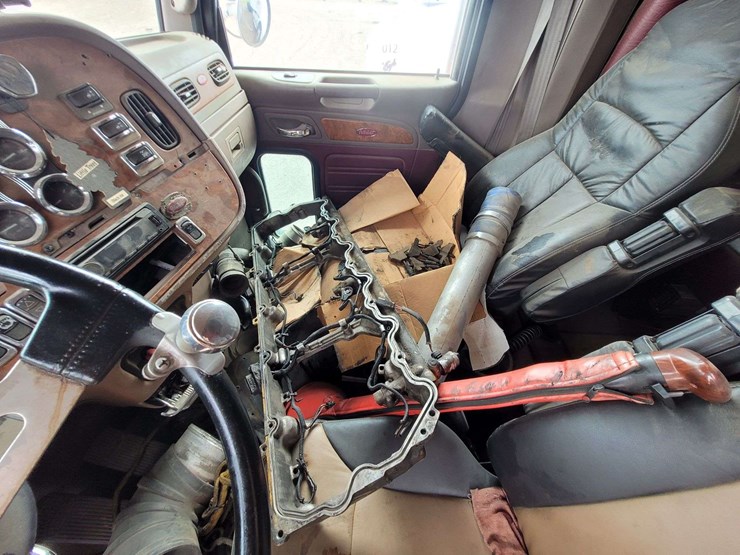 2007-peterbilt-379-image-9