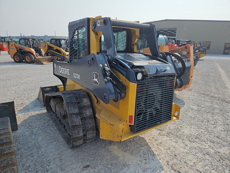 2018-deere-323e-image-16
