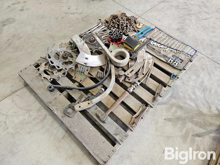 pallet-of-misc.-tools,-parts,-&-fasteners-image-9
