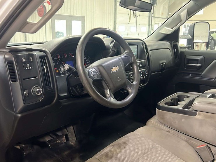2016-chevrolet-silverado-2500hd-image-18