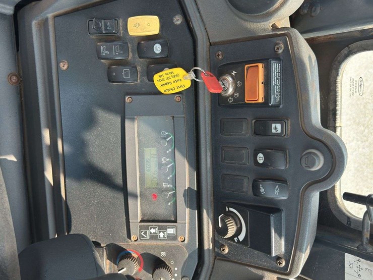 2009-deere-310sj-image-18