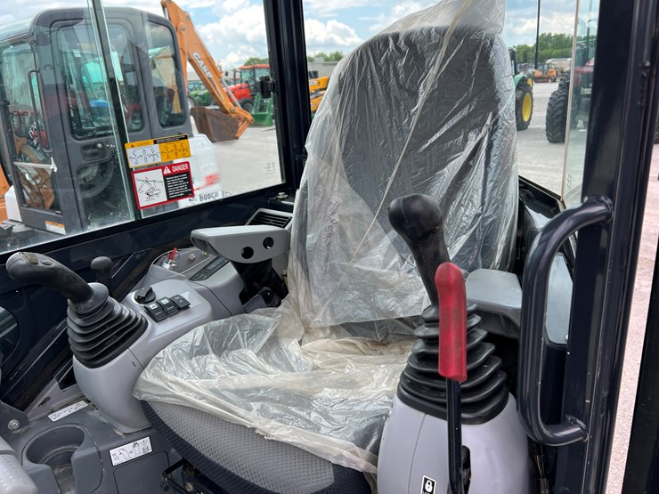 2020-deere-35g-image-7