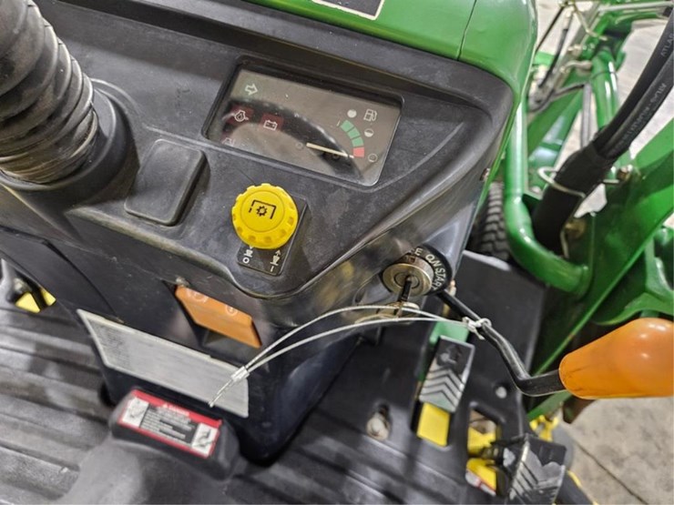 john-deere-2305-image-39
