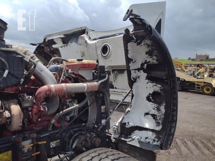 2019-peterbilt-567-image-22