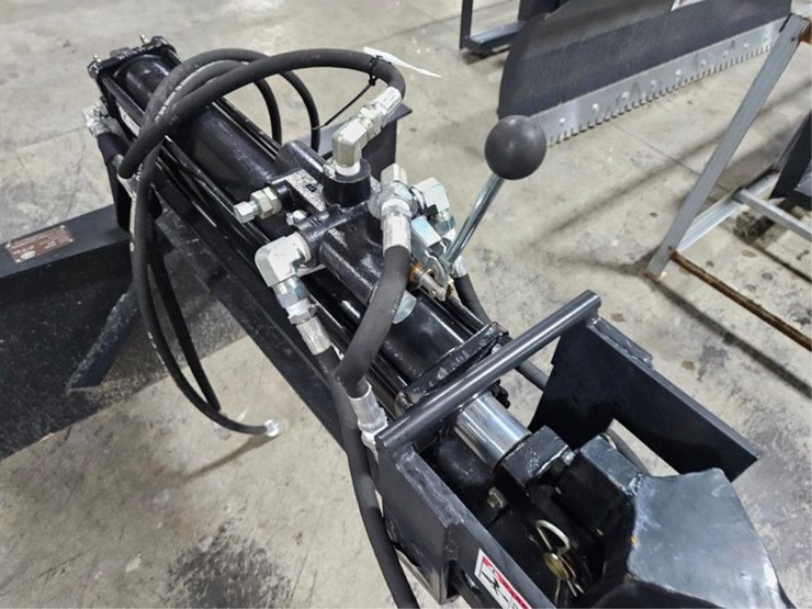 #377-•-blue-diamond-150000-skid-steer-log-splitter-image-14