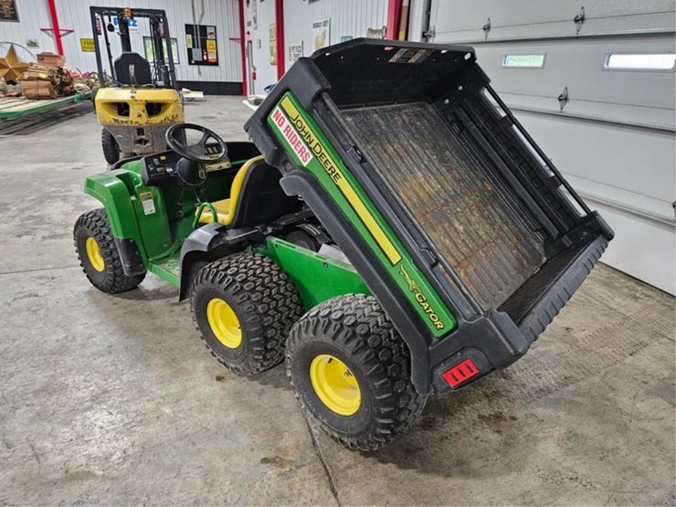 2014-john-deere-gator-image-11