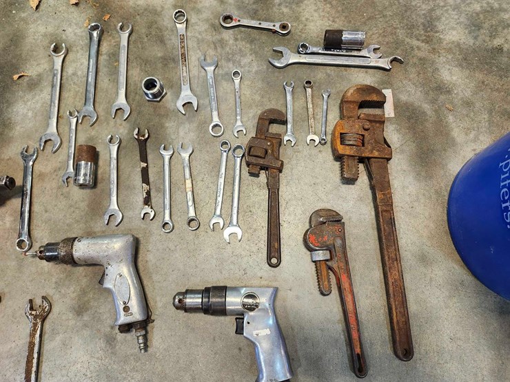 assortment-of-tools-image-3