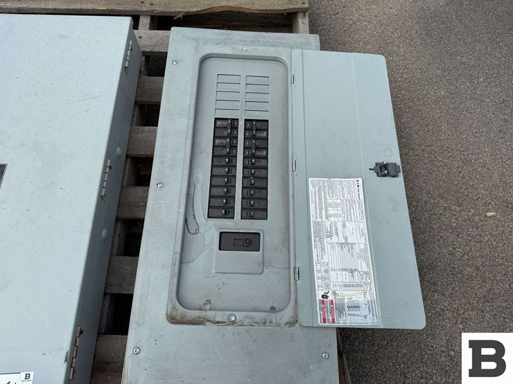 disconnect-switch-and-circuit-breaker-box-image-2