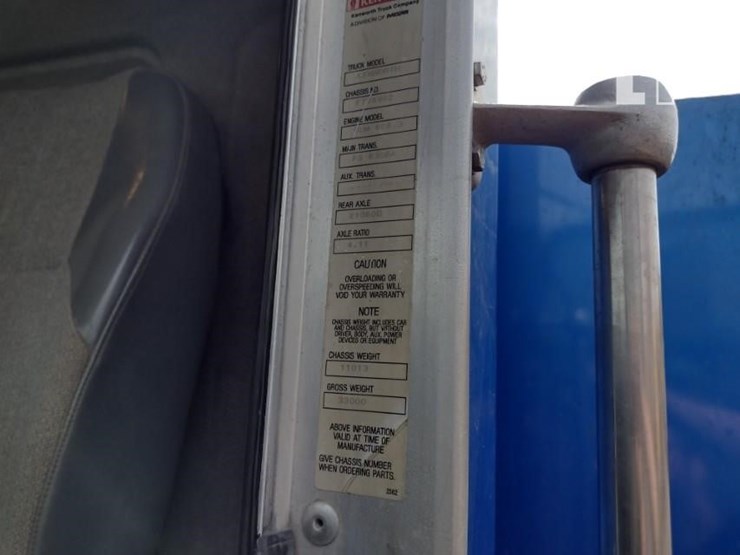 1996-kenworth-t300-image-7