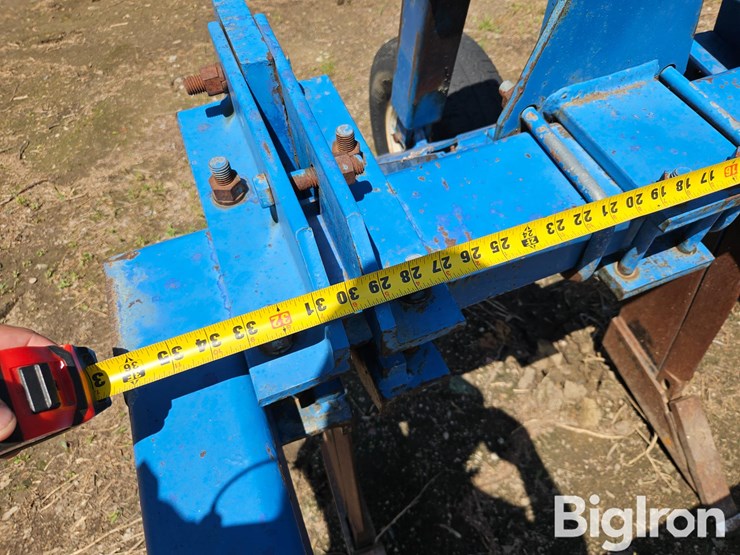 5-shank-3-pt-ripper-w/adjustable-gauge-wheels-image-11