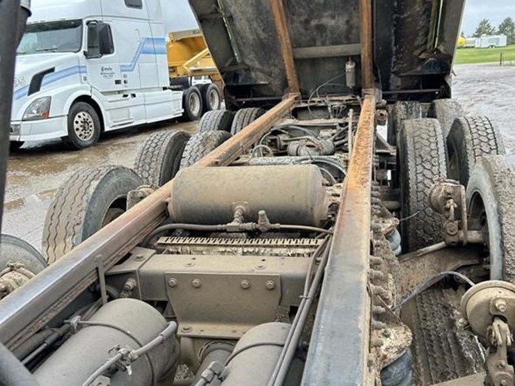 1997-peterbilt-357-image-16
