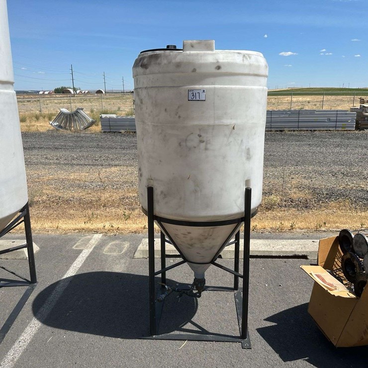 Ace Roto-Mold 115 Gallon Vertical Tank