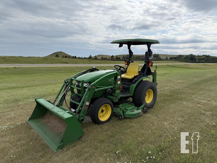 2010-john-deere-2720-image-1