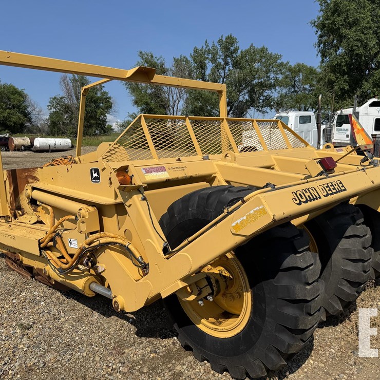 2000 DEERE 1812C