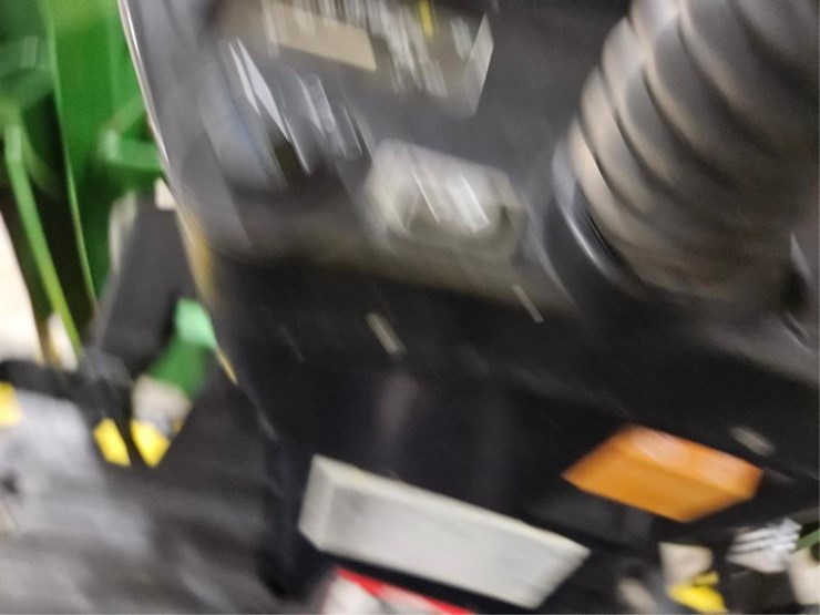 john-deere-2305-image-40