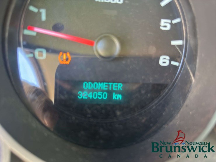2011-chevrolet-silverado-1500-image-21