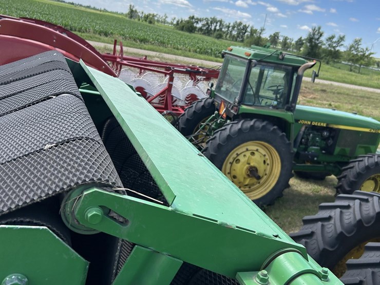 2012-john-deere-568-image-27