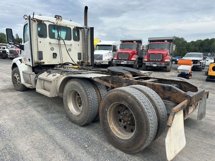 2014-peterbilt-579-image-4