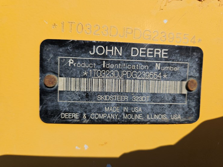 2013-deere-323d-image-14