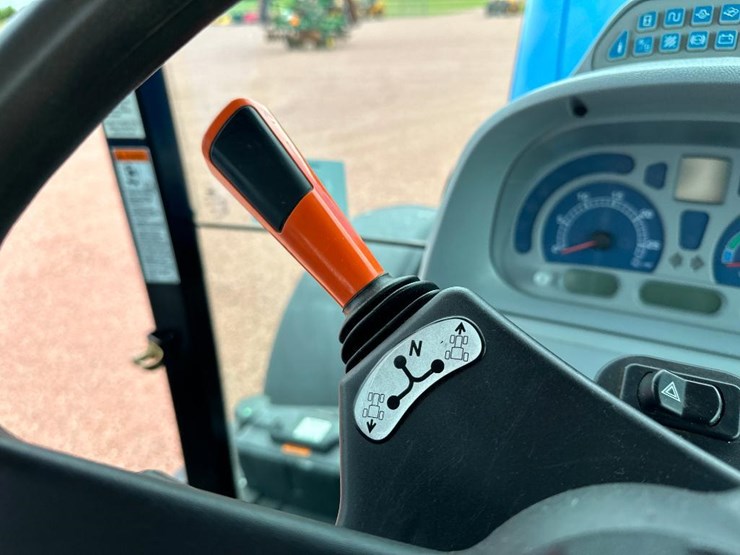 2014-new-holland-t6.175-image-52