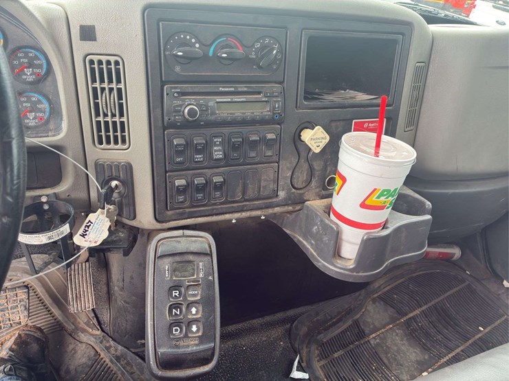 2011-international-harvester-sr525-bucket-truck-image-22