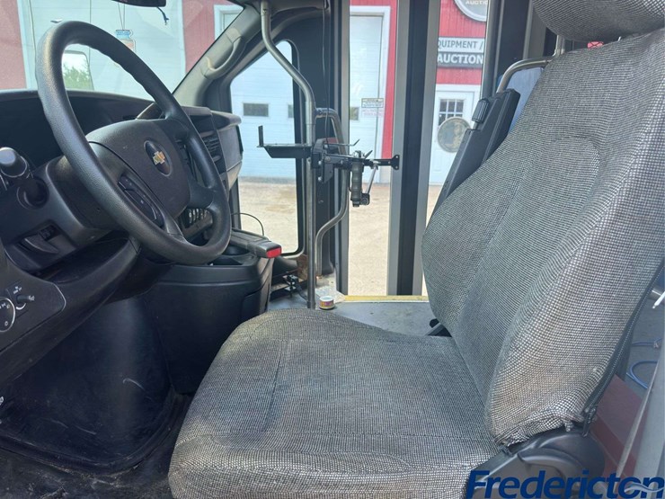 2012-chevrolet-express-4500-image-20