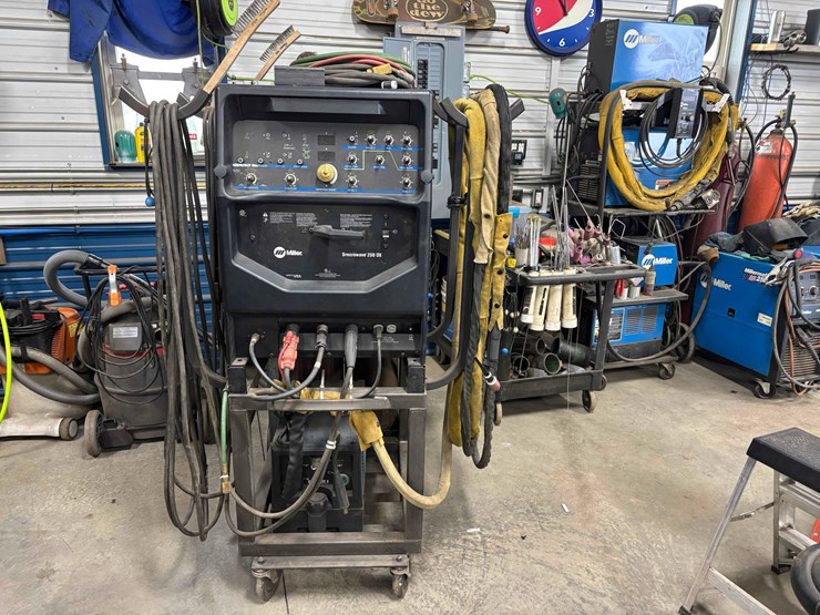 miller-250dx-welder-image-1