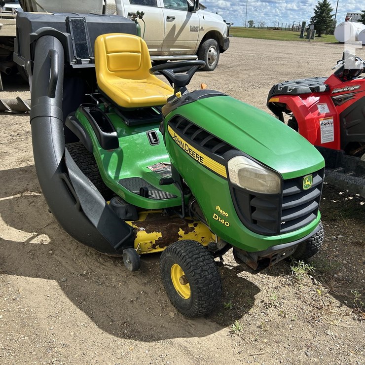 JOHN DEERE D140