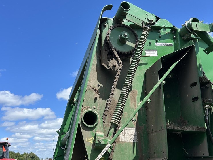 2012-john-deere-568-image-15