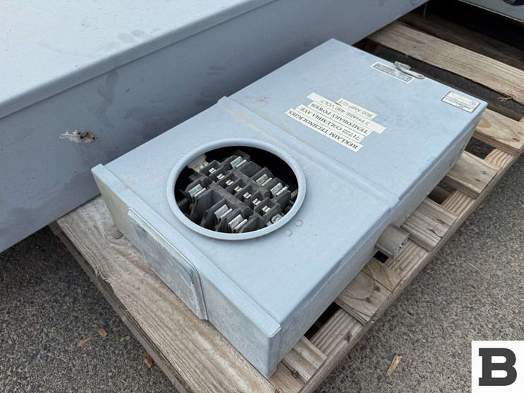 disconnect-switch-and-meter-socket-box-image-2