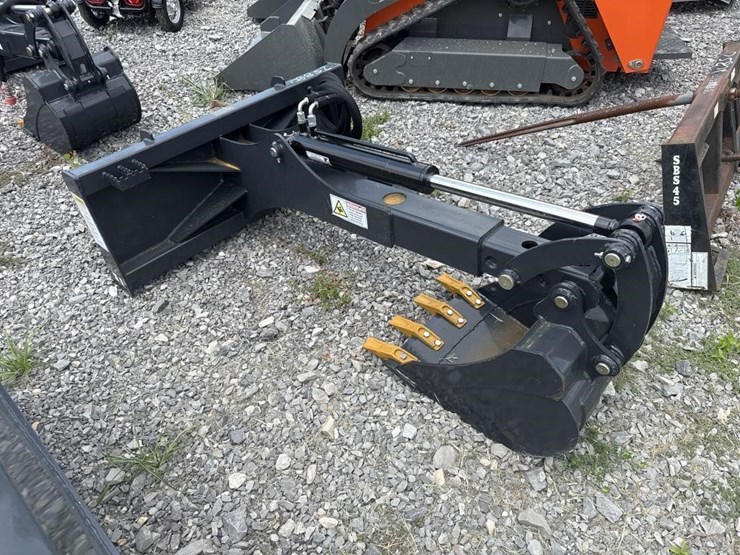 land-honor,-skid-steer-backhoe-image-2