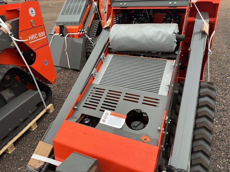 mini-skid-2024-hrc600-skid-steer-image-8