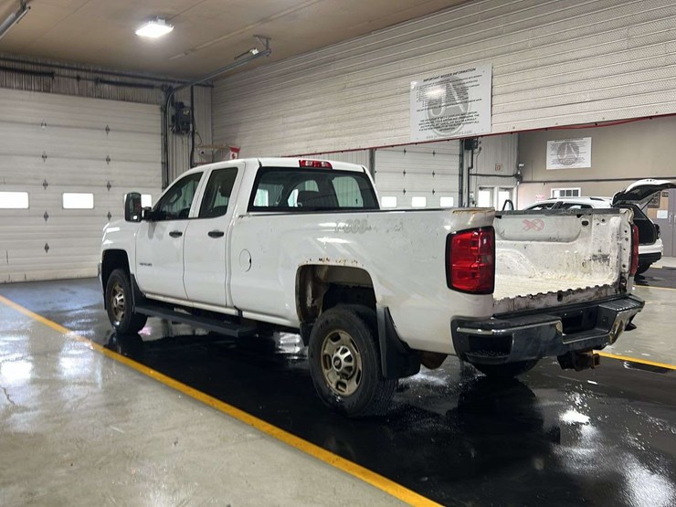 2016-chevrolet-silverado-2500hd-image-3