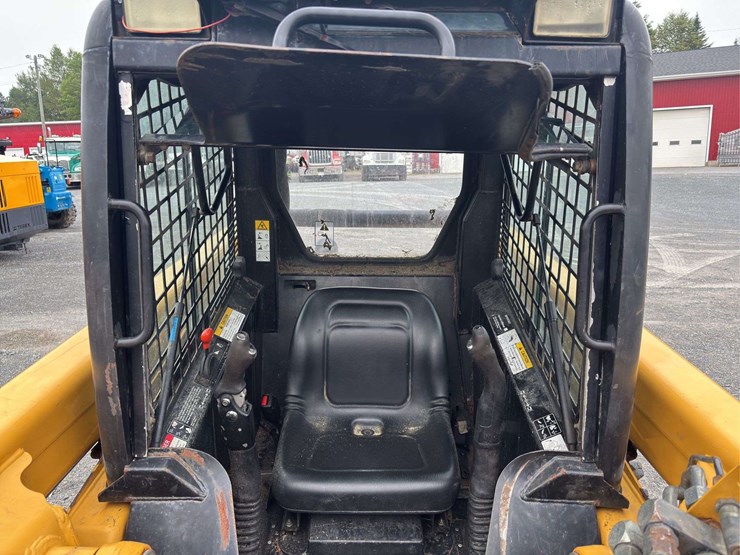2001-john-deere-250-image-26