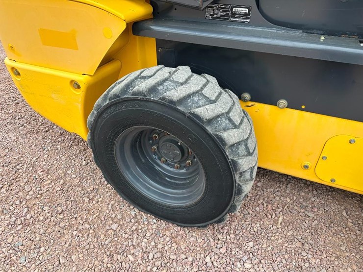 2018-new-holland-l228-image-17