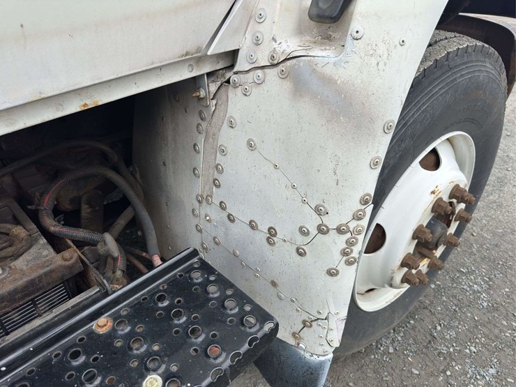 2005-international-durastar-4400-image-12