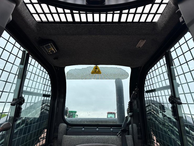 2015-new-holland-c232-image-37