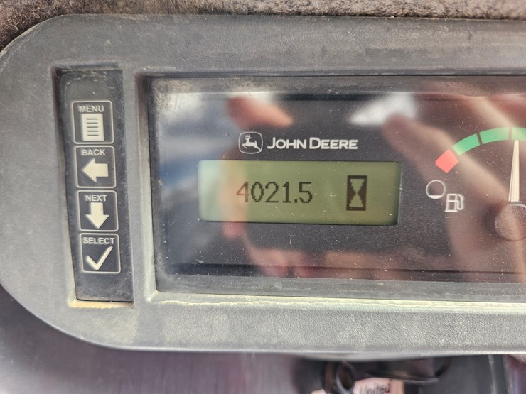 2013-deere-323d-image-10