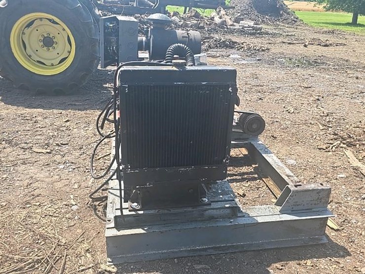 #146-•-iveco-power-unit-with-air-compressor-and-generator-image-2