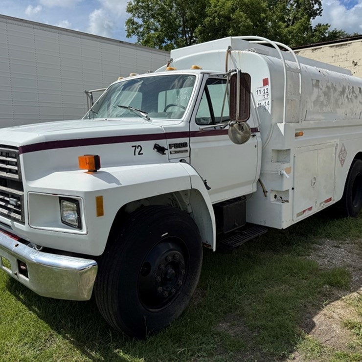 1992 FORD F800