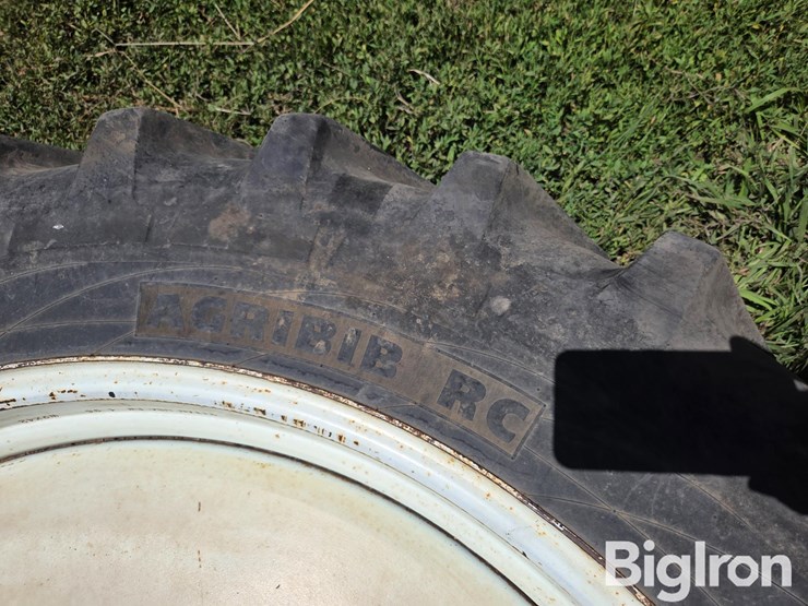 michelin-agribib-4c-300/90r42-tire-&-rim-image-10