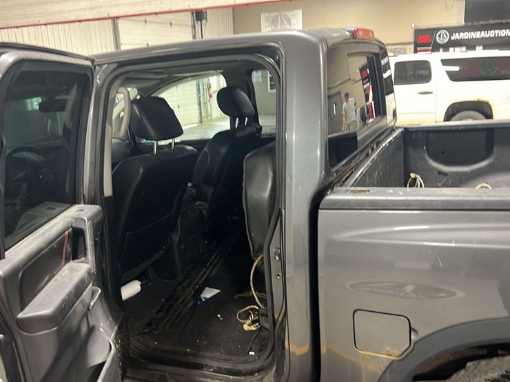 2011-nissan-titan-image-18