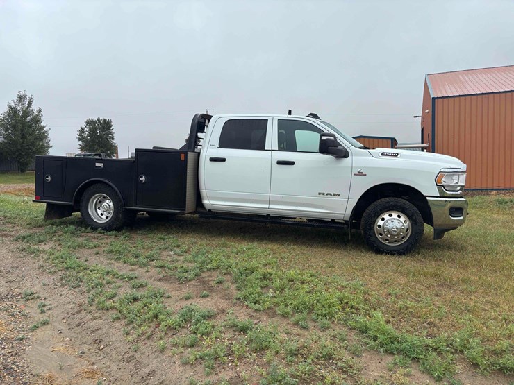2023-ram-3500-pickup-image-5