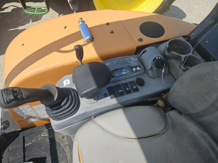 2018-case-cx37c-image-11