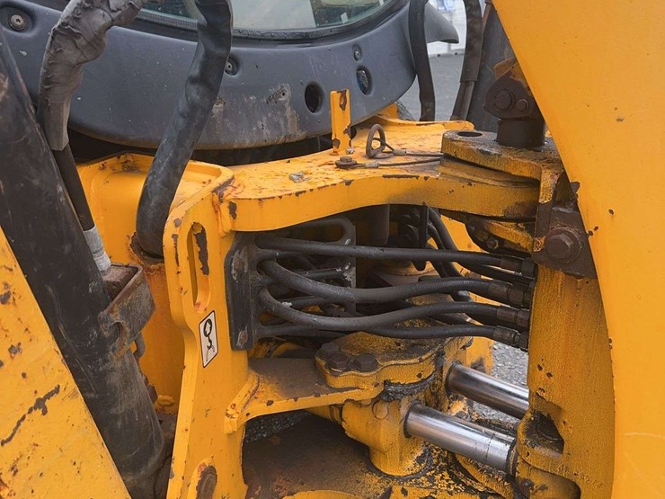 2015-jcb-3cx-image-17