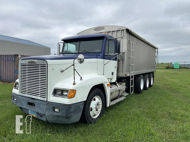 2001-freightliner-fld120-image-1