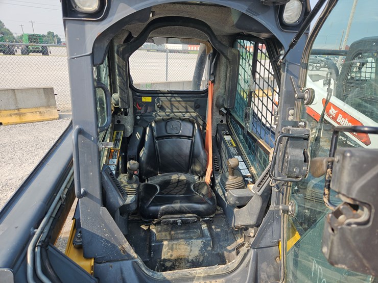2018-deere-323e-image-7