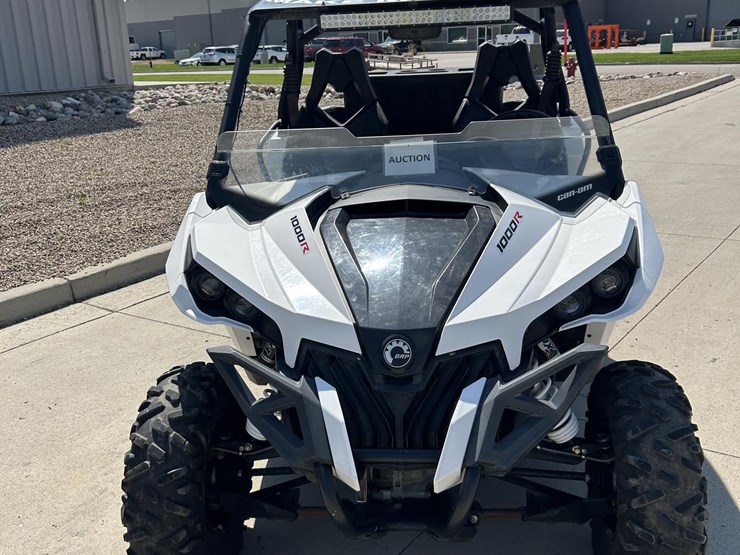 2017-can-am-maverick-x-xc-1000r-image-2
