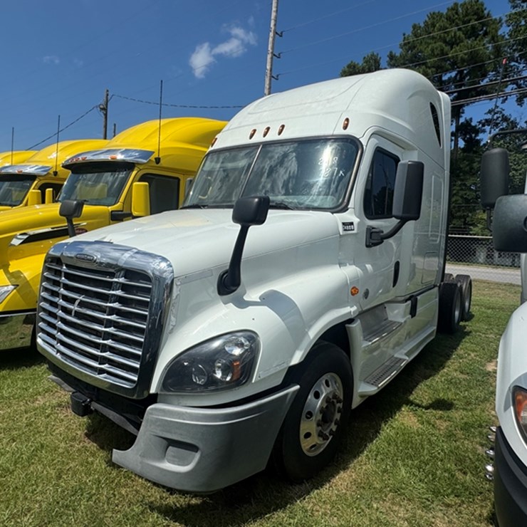 2018 FREIGHTLINER CASCADIA SLEEPER - AUTOMATIC AIR PRESSURE BUILDS SLOWER THAN NORMAL WHEN TRUCK HAS